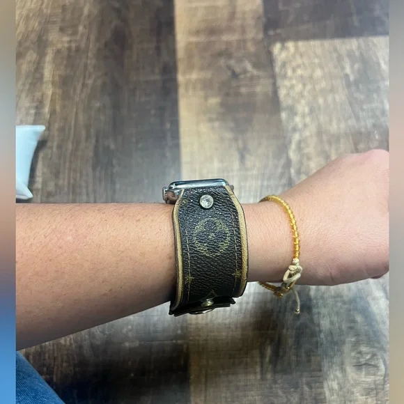 Spark*l LV Apple Watch Band - Picture 7 of 12